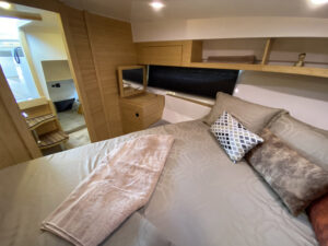 Flagship 920 носовая каюта