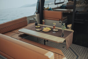 Flagship 920 стол в кокпите