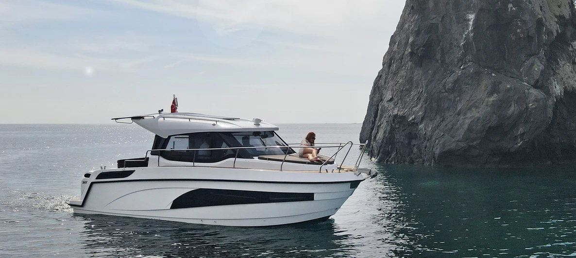 Яхта Flagship 820