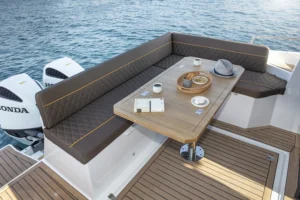 Flagship 820 стол в кокпите