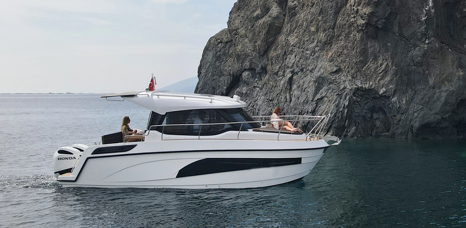 Flagship 820 на воде