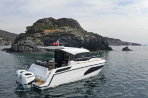 моторная яхта Flagship 820