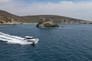 яхта Flagship 820